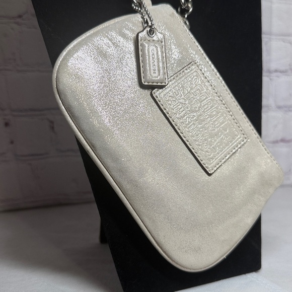 Coach Pearlescent Poppy Liquid Metallic Champagne Leather Wristlet 2010 Clean - Picture 4 of 16